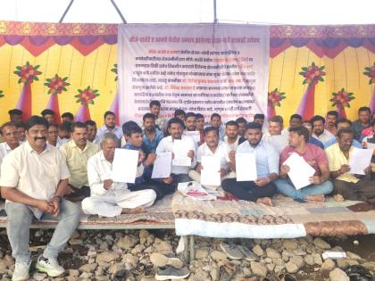 Chain hunger strike of farmers against godown developers fraud in Bhiwandi | भिवंडीत गोदाम विकासकाच्या फसवणुकीविरोधात शेतकऱ्यांचे साखळी उपोषण 