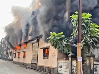 A major fire broke out at a camphor agarbatti factory in Bhiwandi | भिवंडीत कापूर अगरबत्ती बनविणाऱ्या कारखान्यास भीषण आग