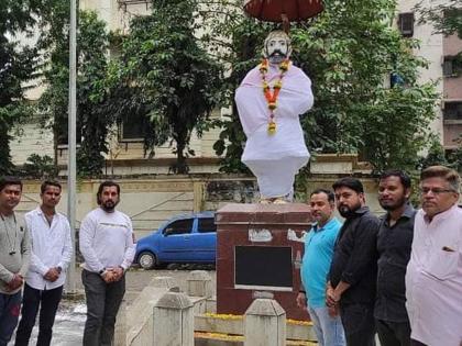 eventually the statue was cleaned by social workers | अखेर त्या पुतळ्याची सामाजिक कार्यकर्त्यांकडून स्वच्छता