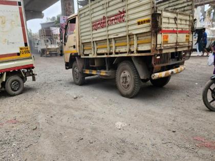 Bad condition of Kalher Kasheli Anjur Fata road in Bhiwandi | भिवंडीतील काल्हेर कशेळी अंजुर फाटा रस्त्याची प्रचंड दुरावस्था