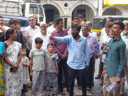 Citizens protest in front of Municipal Corporation for water problem at Qureshi Nagar in Bhiwandi  | भिवंडीतील कुरेशी नगर येथील पाणी समस्यासाठी नागरिकांचे मनपा समोर आंदोलन 