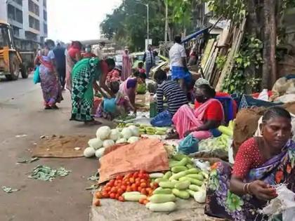 Crowds in the markets to buy materials due to the acceleration of agricultural work | शेतीच्या कामांना वेग आल्याने साहित्य खरेदीसाठी बाजारपेठांमध्ये गर्दी