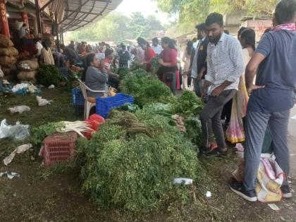 Makar Sankranti hustle and bustle in the bazaar, attractive Tilagul and Bhogi ingredients | बाजारात मकर संक्रांतीची लगबग, आकर्षक तिळगुळ व भोगीचे साहित्य खरेदीची लगबग