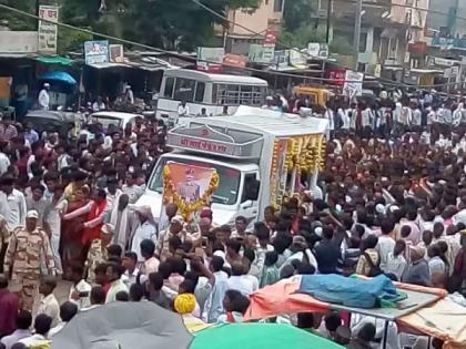 Funeral on the birthday of 'Sarhad Jawan ... Amar ...' |  ' शहीद जवान.. अमर रहे' ...च्या जयघोषात सुभेदार नरसींग जिल्लेवाड यांच्या पार्थिवावर अंत्यसंस्कार