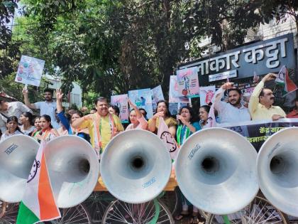 bhonga andolan by ncp in pune goodluck chauk pm modis old speeches on speaker | पुण्यात राष्ट्रवादीकडून 'लाव रे तो ऑडिओ', ऐकवली मोदींची जुनी भाषणं