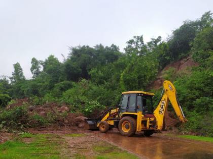 Rainstorm in Bhor taluka! Patients collapsed in 11 places; Road closed | भोर तालुक्यात पावसाचा कहर! तब्बल ११ ठिकाणी कोसळल्या दरडी; रस्ता बंद