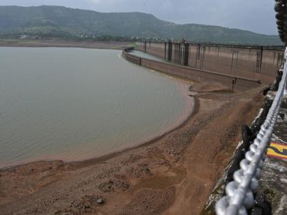 Bhor city has been receiving water supply every other day for the past ten days; 27 villages in the taluka are likely to face water shortage | भोर शहराला दहा दिवसांपासून होतोय दिवसाआड पाणी पुरवठा; तालुक्यातील २७ गावांत पाणीटंचाईची शक्यता Bhor city has been receiving water supply every other day for the past ten days; 27 villages in the taluka are likely to face water shortage | भोर शहराला दहा दिवसांपासून होतोय दिवसाआड पाणी पुरवठा; तालुक्यातील २७ गावांत पाणीटंचाईची शक्यता