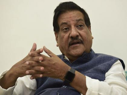 coronavirus bjp leader tushar bhosale slams congress leader prithviraj chavan kkg | CoronaVirus News: "पृथ्वीराज चव्हाण, देवस्थानांची संपत्ती ताब्यात घेण्याचा अधिकार तुम्हाला दिलाच कोणी?"