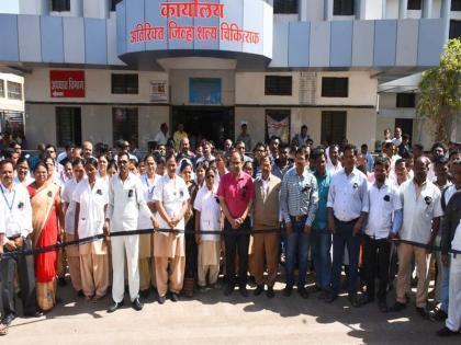 Employees protesting against crime: With black ribbons, workings | गुन्ह्याच्या निषेधार्थ कर्मचा:यांचे काळ्या फिती लावून कामकाज