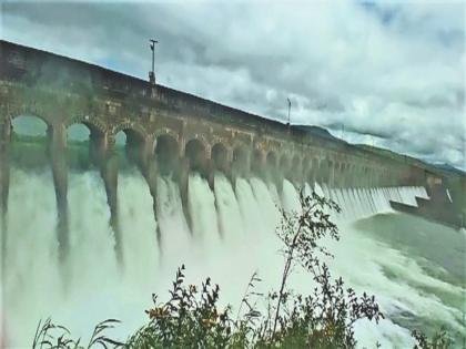 90% water in Bhatghar dam; Still water shortage in Bhor city; Citizens angry | भाटघर धरणात ९०% पाणी; तरीही भोर शहरात पाणीटंचाई; नागरिकांचा संताप 90% water in Bhatghar dam; Still water shortage in Bhor city; Citizens angry | भाटघर धरणात ९०% पाणी; तरीही भोर शहरात पाणीटंचाई; नागरिकांचा संताप