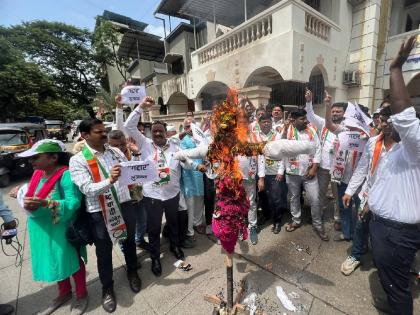 NCP activists burnt Chhagan Bhujbal statue in Thane | राष्ट्रवादी काँग्रेसच्या कार्यकर्त्यांनी जाळला छगन भुजबळांचा पुतळा