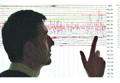 Satara: The central point of the winding up of the earthquake | वारणेच्या भूकंपाने हादरतोय सातारा : केंद्रबिंदू सरकला