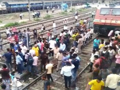 train stop at Bhusaval station Passengers rage | भुसावळ स्थानकावर गाड्या खोळंबल्याने प्रवाशांचा संताप