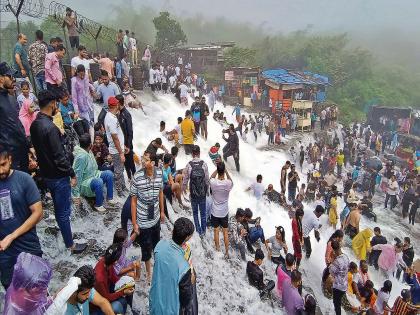 15 people drowned in Greater Mumbai in a month; Monsoon tourism can be fatal | महामुंबईत महिनाभरात १५ जणांचा बुडून मृत्यू; पावसाळी पर्यटन बेतू शकते जीवावर