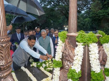 Chief Justice Bhushan Gavai pays tribute at Shahu Samadhi Sthal upon his arrival in Kolhapur for the inauguration of the Circuit Bench | कोल्हापुरात येताच सरन्यायाधीश भूषण गवई यांचे शाहू समाधीस्थळी अभिवादन