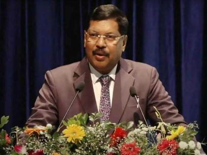 If the Chief Justice comes... the government issued an order after Justice Gavai's public displeasure | सरन्यायाधीश आले तर... न्या. गवई यांच्या जाहीर नाराजीनंतर सरकारने काढले आदेश If the Chief Justice comes... the government issued an order after Justice Gavai's public displeasure | सरन्यायाधीश आले तर... न्या. गवई यांच्या जाहीर नाराजीनंतर सरकारने काढले आदेश