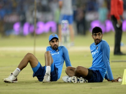 India vs England: Indian team worry fast bowling | India Vs England : भारतीय संघाला चिंता वेगवान गोलंदाजीची