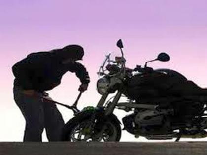 Two-wheeler theft session begins in Nashik; Three crimes in one day | नाशकात दुचाकी चोरीचे सत्र सुरूच ; एकाच दिवशी तीन गुन्हे