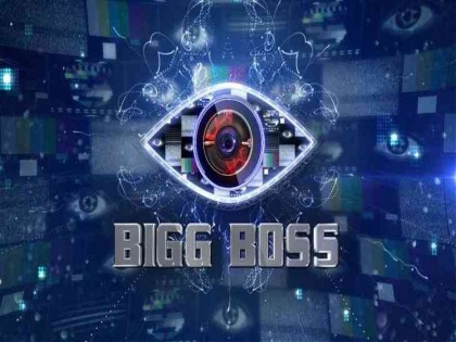 Bigg Boss: Atul Kapoor, the man behind Bigg Boss voice | हा डबिंग आर्टिस्ट देतो बिग बॉसला आवाज, या आवाजाने केलीय प्रेक्षकांवर जादू