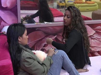 Sonal Patil & Minal Shah interesting gossip for not reactive over other contestants talks, check | आपण त्याच्या बोलण्यात यायचे नाही, सोनाली पाटील मीनलमध्ये रंगतेय चर्चा !