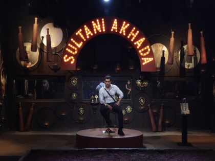 Bigg Boss 13 Weekend Ka vaar: Salman Khan begins countdown to finale, is joined by Bharat co-star Sunil Grover | Bigg Boss 13 Weekend Ka vaar : अशाप्रकारे घेतला सलमान खानने स्पर्धकांचा क्लास