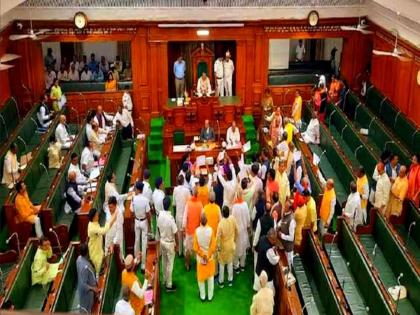 Bihar Assembly Monsoon Session : Storm in Bihar Assembly, RJD MLA and Marshal clash | बिहारच्या विधानसभेत तुफान राडा, आरजेडीचे आमदार आणि मार्शलमध्ये धक्काबुक्की Bihar Assembly Monsoon Session : Storm in Bihar Assembly, RJD MLA and Marshal clash | बिहारच्या विधानसभेत तुफान राडा, आरजेडीचे आमदार आणि मार्शलमध्ये धक्काबुक्की