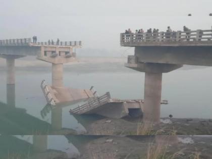 bridge built on gandak river collapsed before inauguration in begusarai bihar | धक्कादायक! तब्बल 13 कोटी खर्च करून तयार केलेला पूल उद्घाटनाआधीच नदीत कोसळला