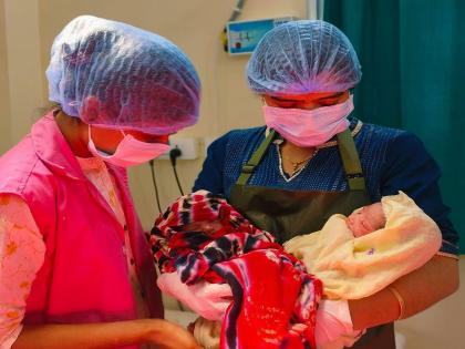 20-year-old girl gives birth to 5 daughters at once; | २० वर्षीय तरुणीने एकाच वेळी दिला ५ मुलींना जन्म; बनली ६ मुलांची आई