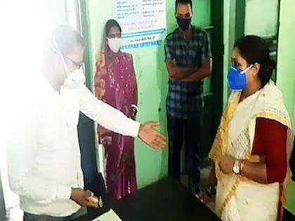 in bihar doctor not leave chair for rajapakar congress mla pratima kumari cited protocol | किस्सा कुर्सी का! खुर्चीवरून आमदार अन् डॉक्टरांमध्ये जुंपली; रुग्णालयात रंगलं मानापमान नाट्य