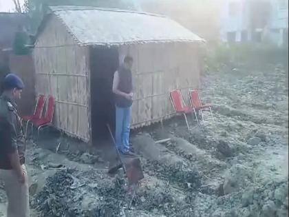 Bihar-darbhanga-land-mafia-leveled-pond-overnight-and-built-a-hut | बिहारमध्ये लोखंडी पुल आणि ट्रेनच्या इंजिनंतर आता चक्क तलाव चोरला; पोलिसही चक्रावले...