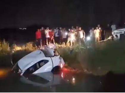 bijnor police constable jumped into the canal to catch criminals died of electric shock | गुन्हेगारांना पकडण्यासाठी कालव्यात मारली उडी; तेव्हाच पडली विजेची तार, कॉन्स्टेबलचा मृत्यू bijnor police constable jumped into the canal to catch criminals died of electric shock | गुन्हेगारांना पकडण्यासाठी कालव्यात मारली उडी; तेव्हाच पडली विजेची तार, कॉन्स्टेबलचा मृत्यू