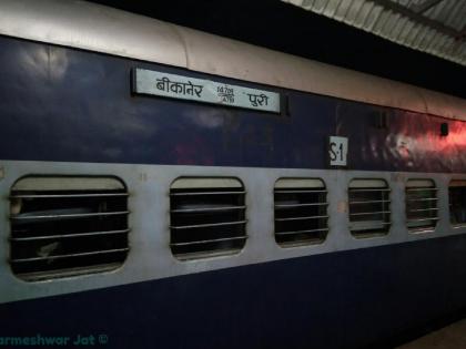 Splitting of Bikaner-Pune Superfast Express into two pieces, Passengers have to take two reserved tickets | बिकानेर-पुणे एक्स्प्रेसची दोन तुकड्यांत विभागणी, मिरजेतून पुण्याला जाणाऱ्या प्रवाशांना सोसावा लागणार आर्थिक भुर्दंड