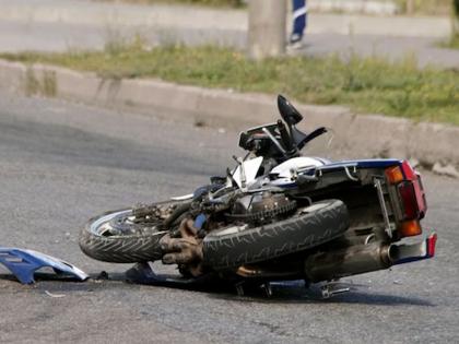 father and son, who were going on a two-wheeler for agricultural work, were crushed by a speeding truck | शेतीच्या कामासाठी दुचाकीवर निघालेल्या बाप-लेकाला भरधाव ट्रकने चिरडले