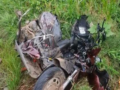 Bus bike collision in Ghodgaon Three people riding the same bike died | घोडगावला बस-दुचाकीमध्ये धडक; एकाच दुचाकीवर बसलेल्या तिघांचा मृत्यू Bus bike collision in Ghodgaon Three people riding the same bike died | घोडगावला बस-दुचाकीमध्ये धडक; एकाच दुचाकीवर बसलेल्या तिघांचा मृत्यू