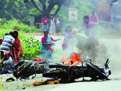 Par. Violence in voting in Panchayat elections in Bengal; 12 killed, 43 injured | प. बंगालमध्ये पंचायत निवडणूक मतदानात हिंसाचार; १२ ठार, ४३ जखमी