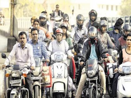 Helmet compulsory for employees in all government offices in Solapur district | सोलापूर जिल्ह्यातील सर्वच शासकीय कार्यालयात कर्मचाऱ्यांना हेल्मेटसक्ती