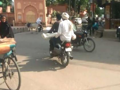 father brought son body on bike to conduct postmortem in uttar pradesh sitapur | हृदयद्रावक! बापाला शवविच्छेदनासाठी बाईकवरून न्यावा लागला मुलाचा मृतदेह