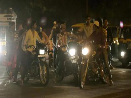 Nagpur Dhoom style race was held in the afternoon how will the police do the case | भर दुपारी रंगली धूमस्टाईल रेस, आता पोलिस कशी करणार केस?