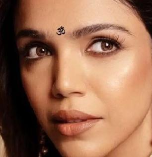 Navratri 2025 Fashion : गरब्यात सगळ्यांची नजर फक्त तुमच्यावर! पाहा ५ सुंदर ट्रेंडी बिंदी डिझाईन्स