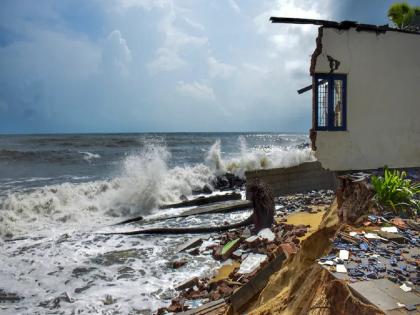 Migration of 74 thousand people alert in 442 villages Cyclone Biporjoy will hit the coast of Gujarat today ndrf action mode maharashtra | ७४ हजार लोकांचं स्थलांतर, ४४२ गावांमध्ये अलर्ट; गुजरातच्या किनाऱ्यावर आदळणार Cyclone Biporjoy