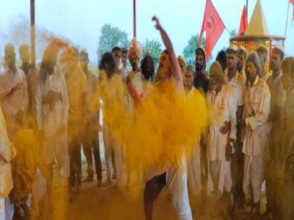 In the face of elections there will be riots in politics, predictions at the Birdev temple in Vashi Kolhapur | Kolhapur: निवडणुकांच्या तोंडावर राजकारणात बंडाळी माजेल, वाशीतील बिरदेव मंदिरात भाकणूक 