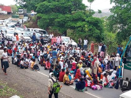 birhad morcha at the gates of mumbai protesters blocked the road for 2 hours | बिऱ्हाड मोर्चा मुंबईच्या वेशीवर; मोर्चेकऱ्यांचे रस्ता रोको आंदोलन, २ तासापासून रस्ता जाम