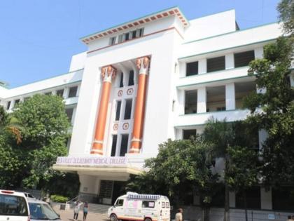 Three resident doctors suspended in ragging case at 'B. J. Medical' Head of Orthopedics Department Dr. Bartakke removed | 'बी. जे. मेडिकल'मधील रॅगिंगप्रकरणी तीन निवासी डॉक्टरांना केले निलंबित; ऑर्थोपेडिक्स विभागाचे प्रमुख डॉ. बारटक्के यांची उचलबांगडी Three resident doctors suspended in ragging case at 'B. J. Medical' Head of Orthopedics Department Dr. Bartakke removed | 'बी. जे. मेडिकल'मधील रॅगिंगप्रकरणी तीन निवासी डॉक्टरांना केले निलंबित; ऑर्थोपेडिक्स विभागाचे प्रमुख डॉ. बारटक्के यांची उचलबांगडी