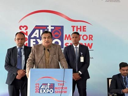 People blaming me; Nitin Gadkari's shocking statement in Auto Expo 2023, why did they say that? | Auto Expo 2023: लोक मला दोषी ठरवतायत; ऑटो एक्स्पोमध्ये नितीन गडकरींचे धक्कादायक विधान, का म्हणाले असे?