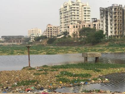 Show of cleanliness of Kamwari river in Bhiwandi, the situation is like... | भिवंडीतील कामवारी नदीच्या स्वच्छतेचा दिखावा , परिस्थिती जैसे थेच ...