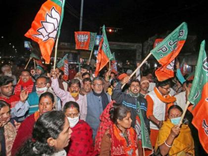 west bengal north 24 pargana bjp claims one of their workers saikat bhawal has died in the clashes tmc | बंगालमध्ये भाजपा कार्यकर्त्यांवर हल्ला; 6 जण जखमी, एकाचा मृत्यू, TMC वर आरोप 