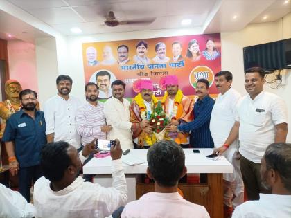 Beed News: Both Shinde Sena district chiefs felicitated at BJP office | Beed News: भाजप कार्यालयात शिंदे सेनेच्या दोन्ही जिल्हाप्रमुखांचा सत्कार