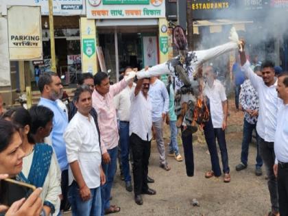 After Shiv Sena Shinde group leader former minister Ramdas Kadam made a statement against minister Ravindra Chavan, BJP office-bearers condemned Kadam and burnt his effigy | रामदास कदम-रविंद्र चव्हाण वाद; भाजप कार्यकर्ते आक्रमक, सावंतवाडीत रामदास कदमांचा पुतळा जाळला