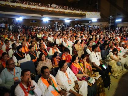 bjp Discussion of Lok Sabha, Legislative Assembly in front of the eager crowd for municipal corporation | महापालिकेसाठी आसुसलेल्या गर्दीसमोर चर्चा लोकसभा, विधानसभेची!