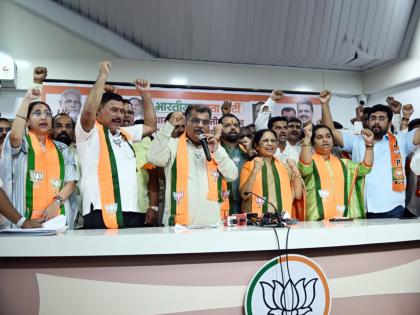 congress uddhav thackeray group along with bahujan vikas aghadi face setback many leaders and office bearers from across the state join bjp | काँग्रेस उद्धवसेनेसह बहुजन विकास आघाडीला खिंडार; राज्यभरातून नेते, पदाधिकारी भाजपात congress uddhav thackeray group along with bahujan vikas aghadi face setback many leaders and office bearers from across the state join bjp | काँग्रेस उद्धवसेनेसह बहुजन विकास आघाडीला खिंडार; राज्यभरातून नेते, पदाधिकारी भाजपात